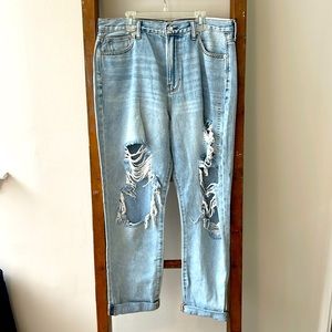 NWT American Eagle Mom Jeans